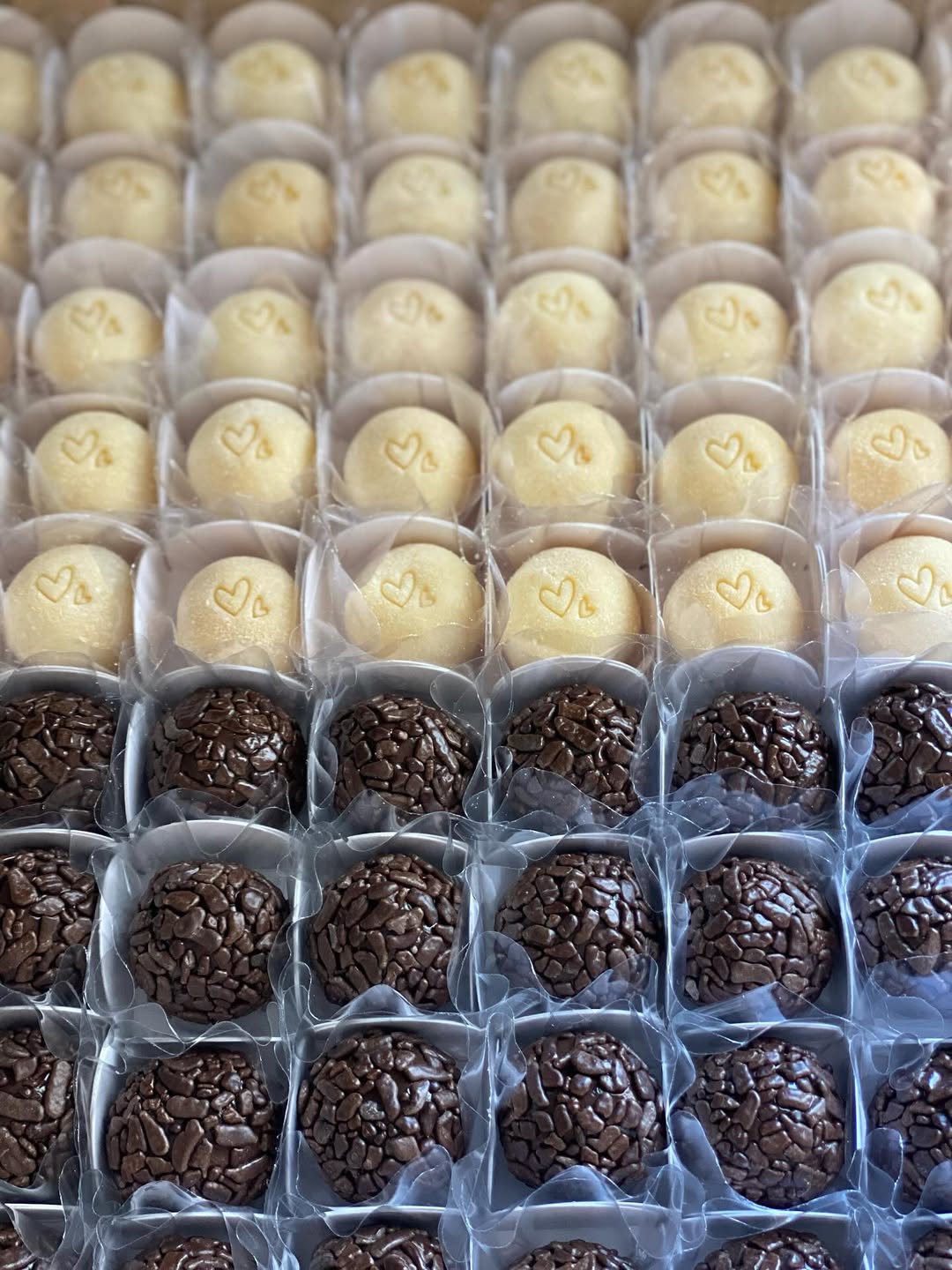 Brigadeiros artesanais Leite Ninho e Chocolate